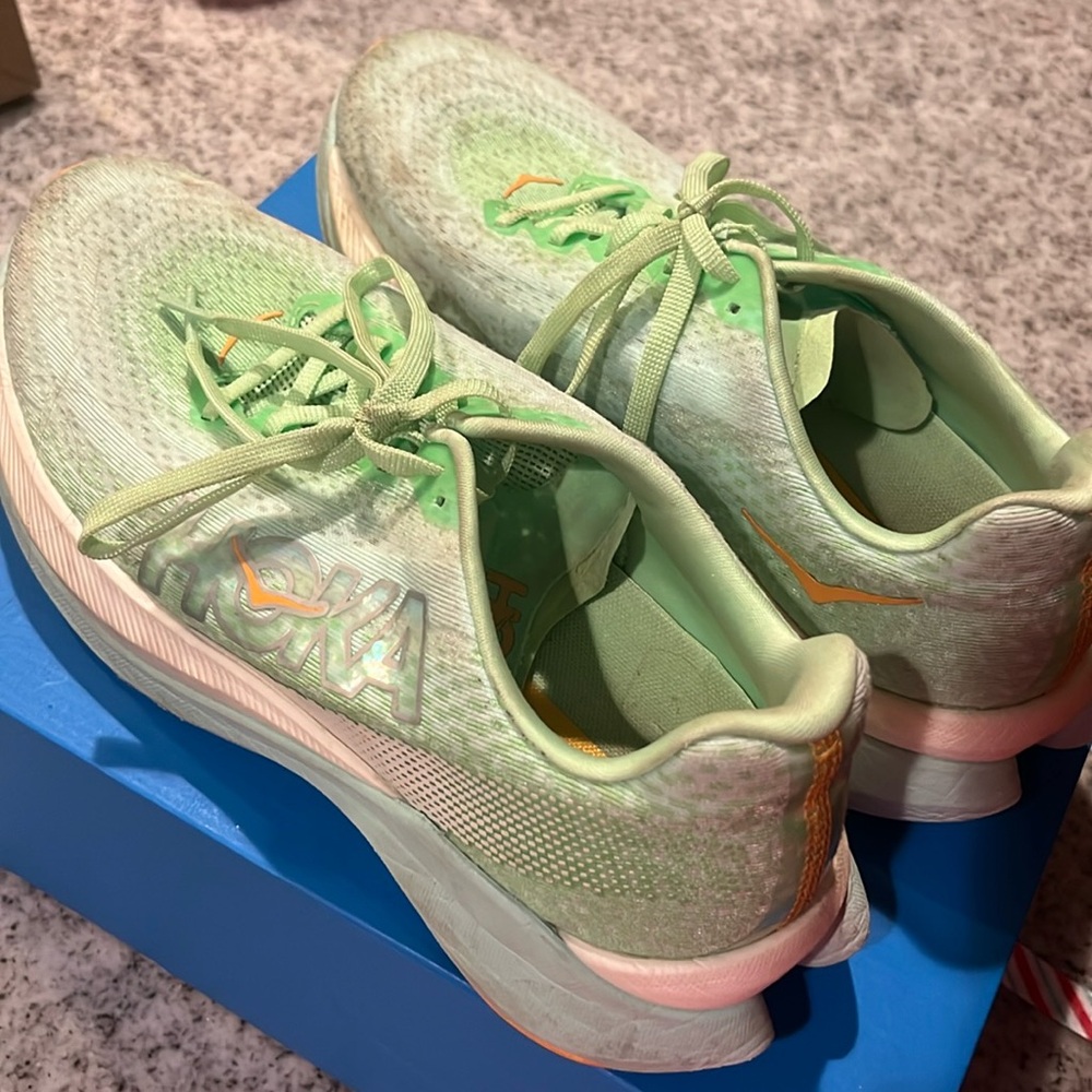 Teal Hokas